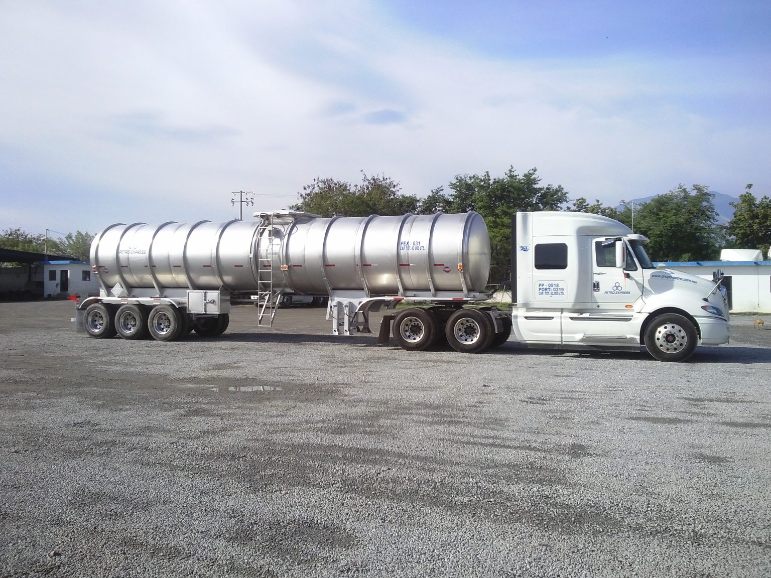 PETRO EXPRESS Grupo Petro